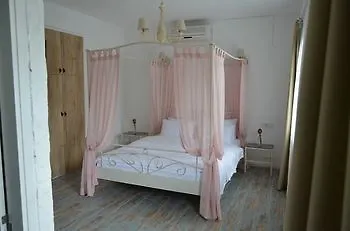 Cynara Alacati Bed and Breakfast